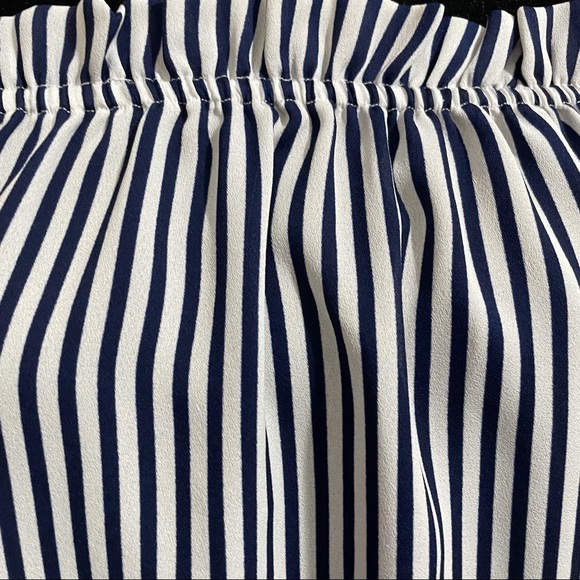 Charlotte Russe women’s striped blouse cold shoulder medium blue/white - Picture 8 of 8